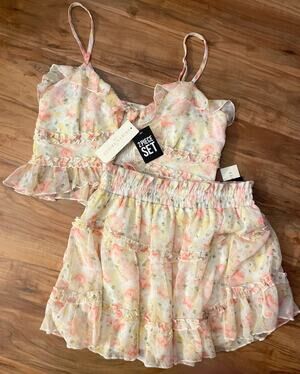 Thirty/Thirty NWT Ruffle Coquette Floral Two-Piece Set, Tie Front, Smocking SZ L